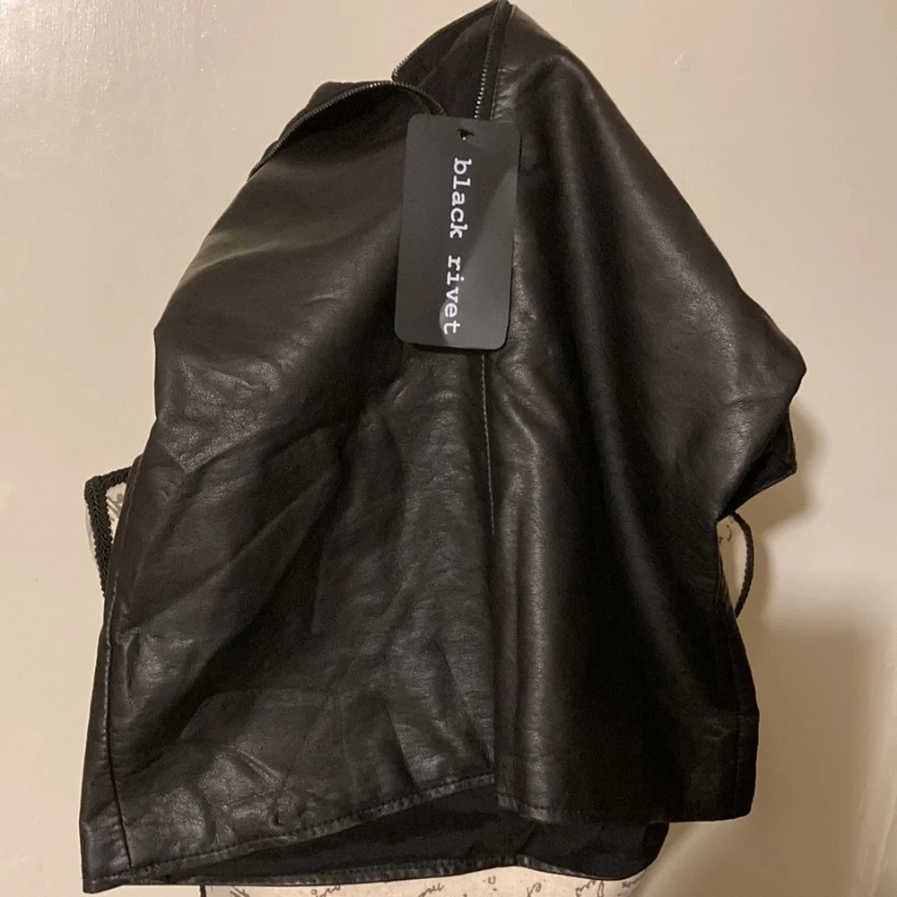 BNWT Black Rivet Faux Leather Top - Picture 4 of 6